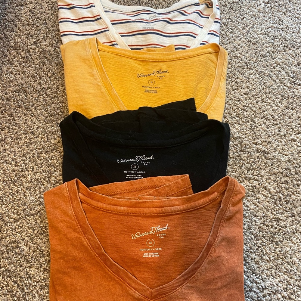 Universal Thread v-neck T-shirt bundle